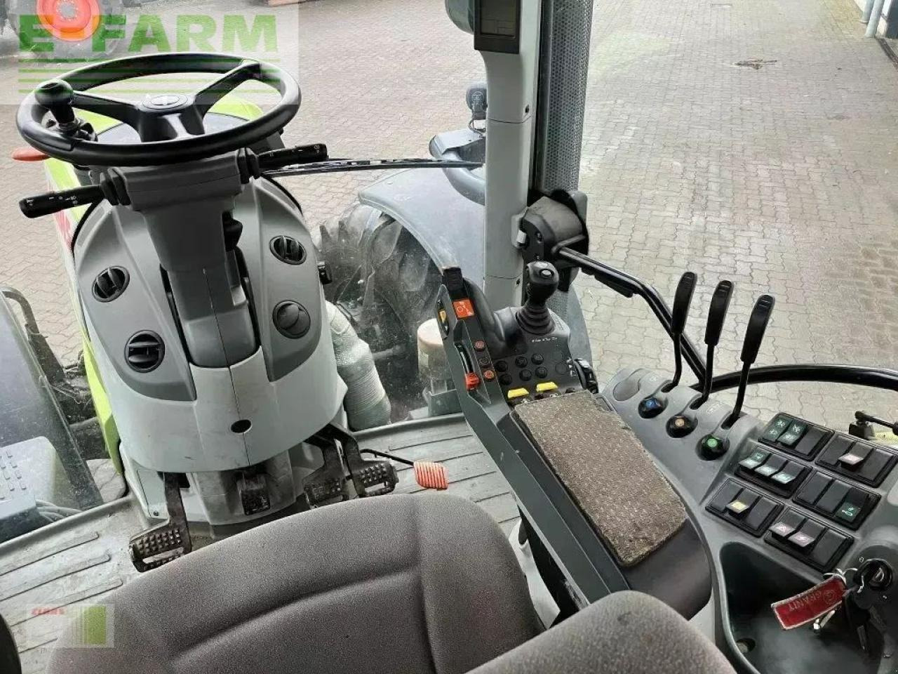 Farm tractor CLAAS arion 640 hexashift