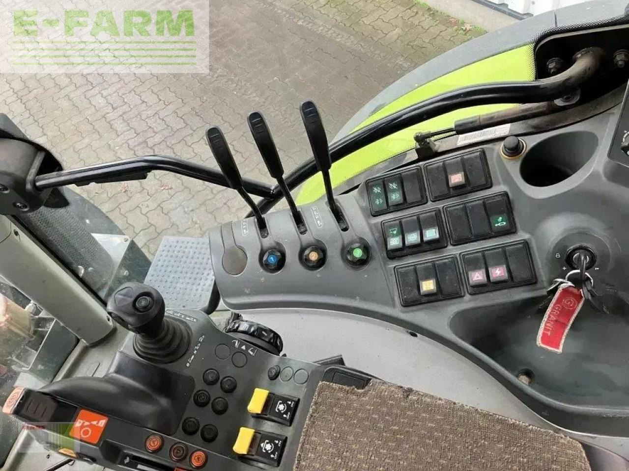 Farm tractor CLAAS arion 640 hexashift