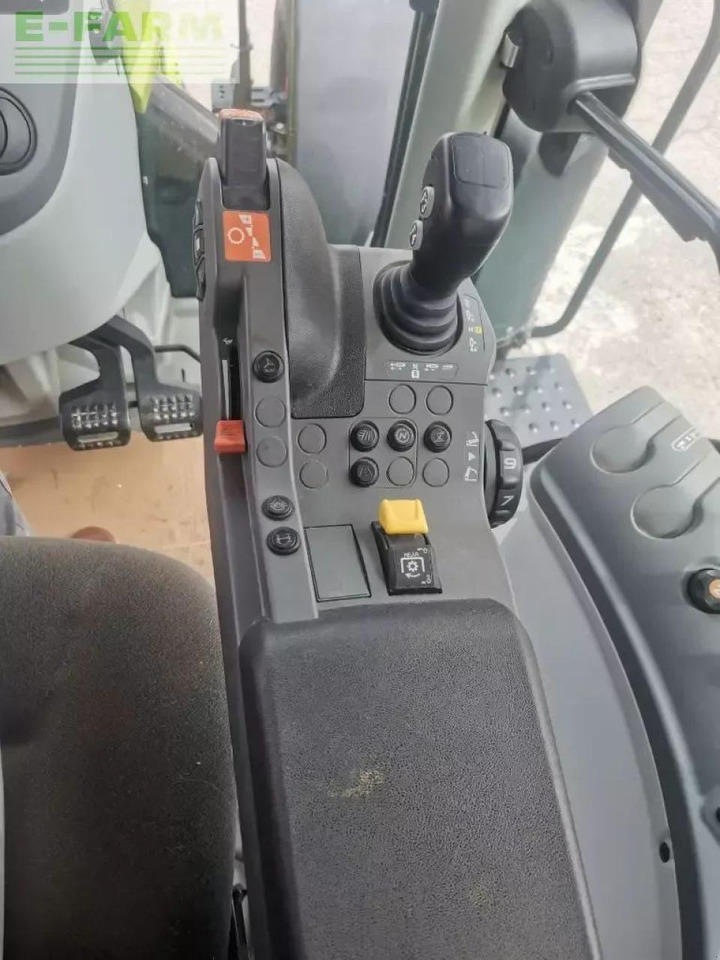 Farm tractor CLAAS arion 650