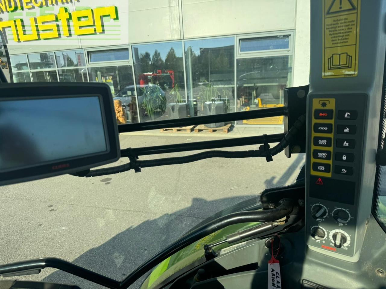 Farm tractor CLAAS arion 650