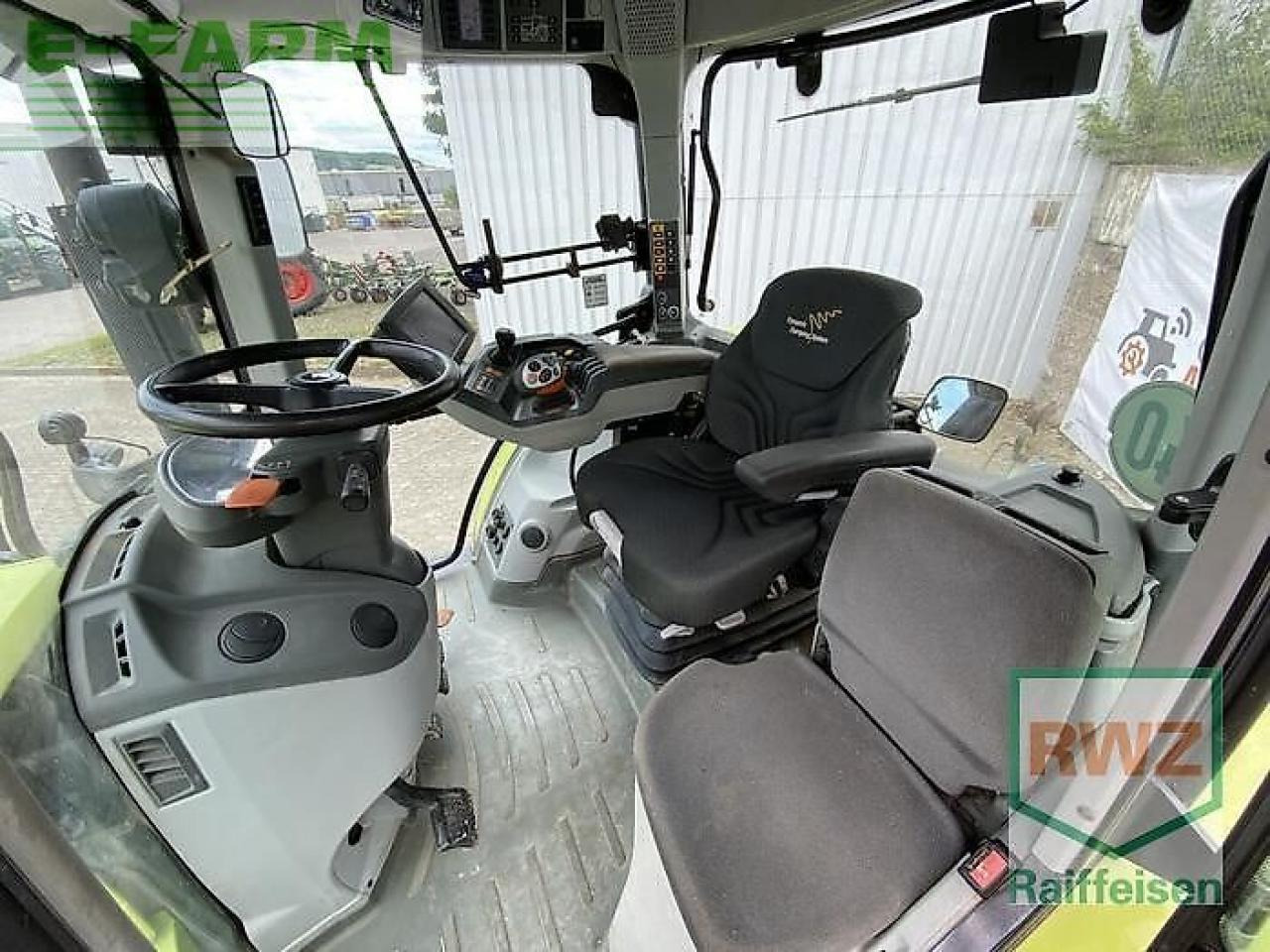 Farm tractor CLAAS arion 650