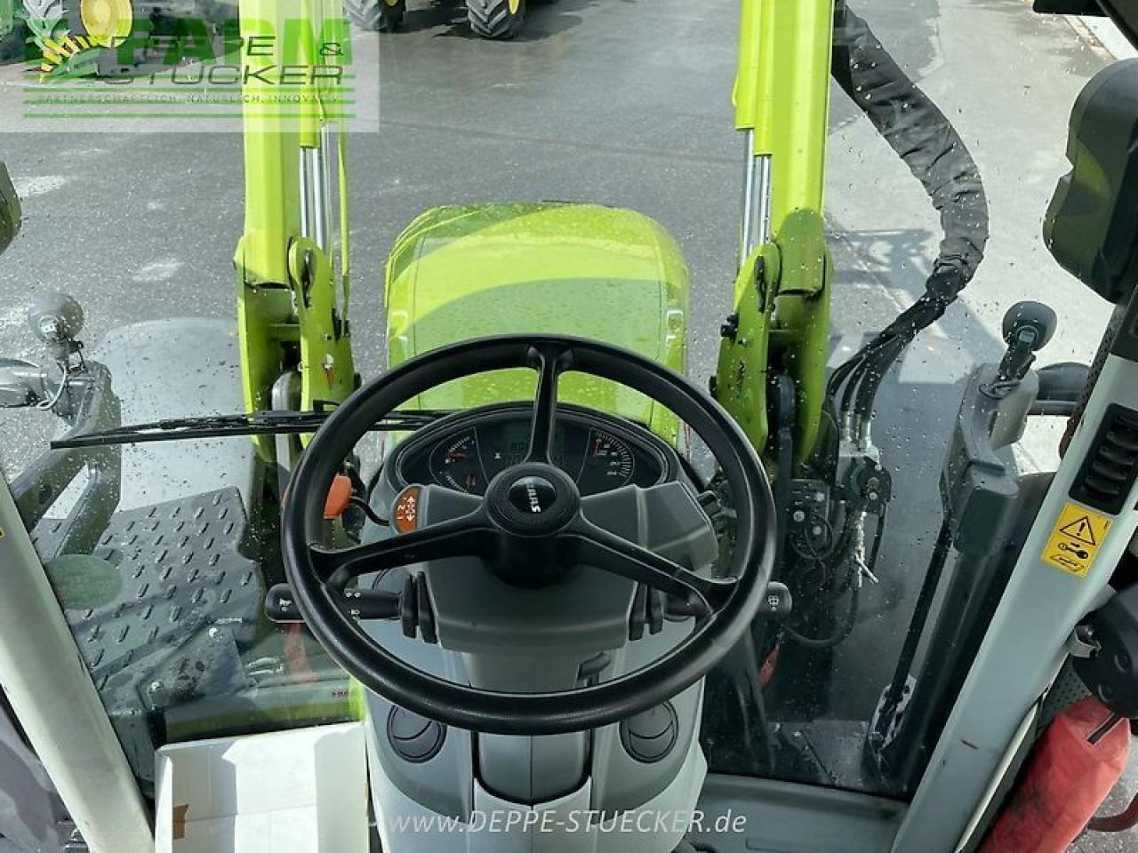 Farm tractor CLAAS arion 650 hexashift