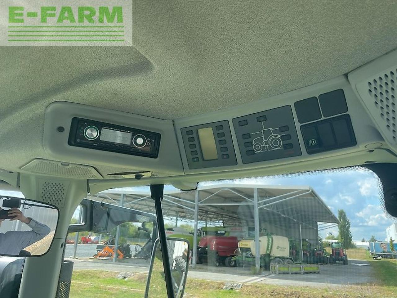 Farm tractor CLAAS arion 650 hexashift