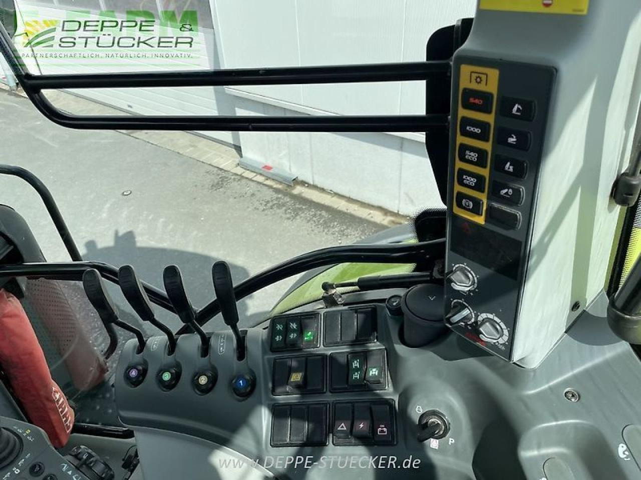 Farm tractor CLAAS arion 650 hexashift