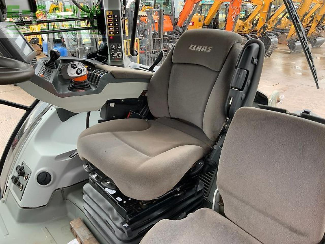 Farm tractor CLAAS arion 650 tractor (st24962)