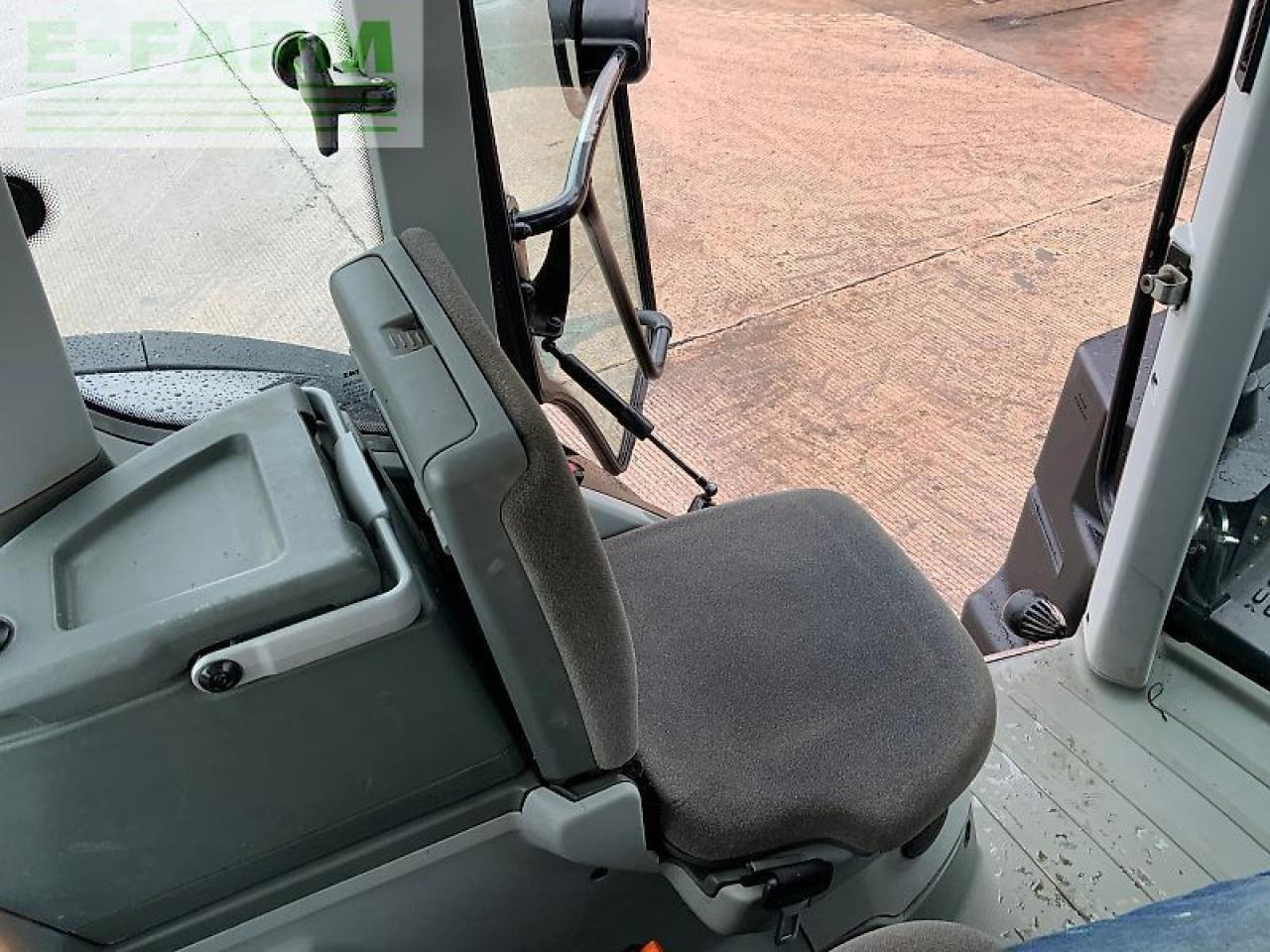 Farm tractor CLAAS arion 650 tractor (st24962)