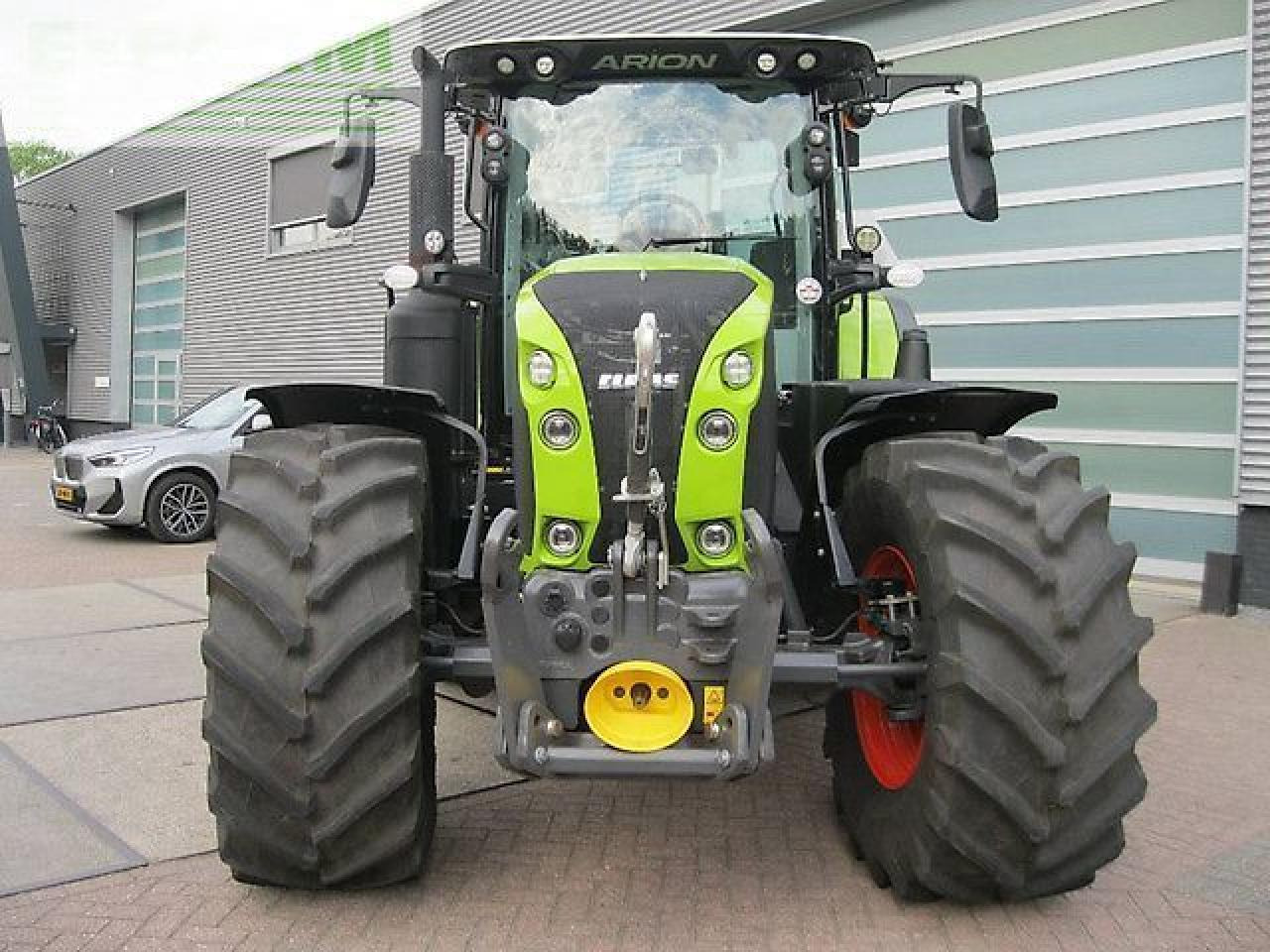 Farm tractor CLAAS arion 660 cmatic