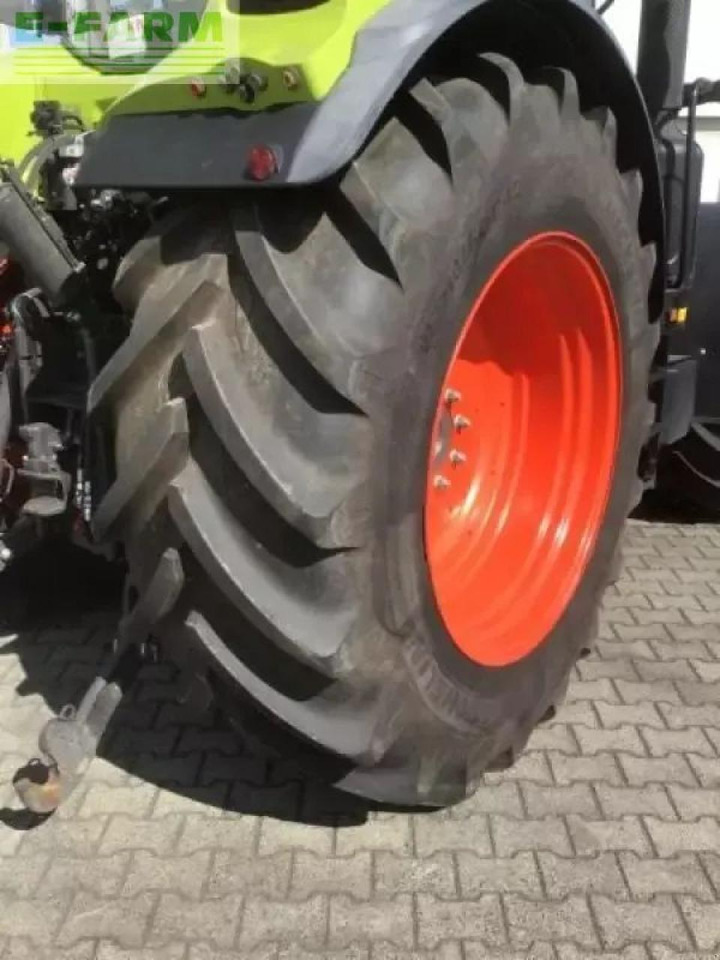 Farm tractor CLAAS arion 660 cmatic focus