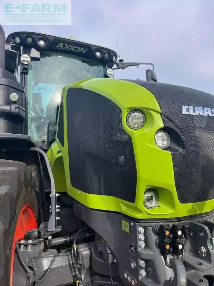 Farm tractor CLAAS axio 930