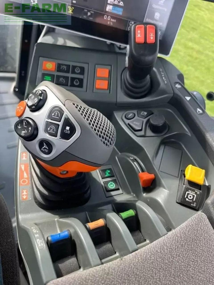 Farm tractor CLAAS axio 930