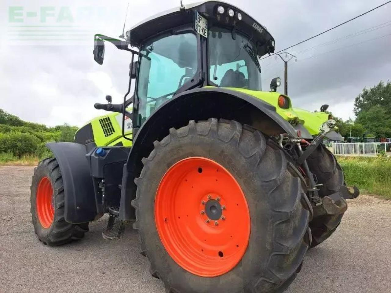 Farm tractor CLAAS axion 800