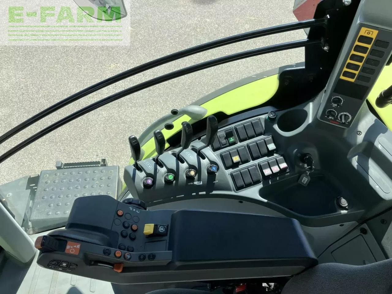 Farm tractor CLAAS axion 800 cis