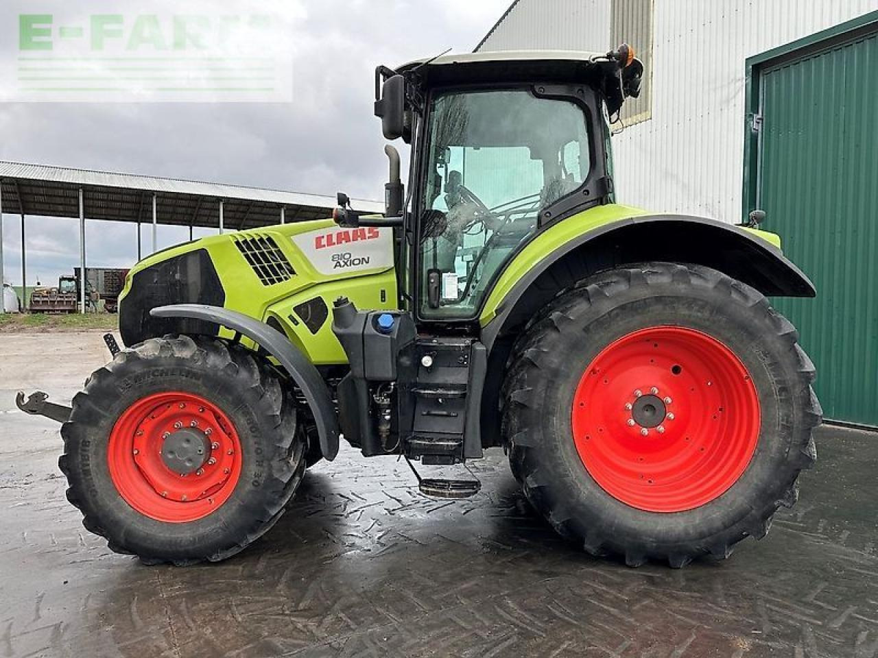 Farm tractor CLAAS axion 810