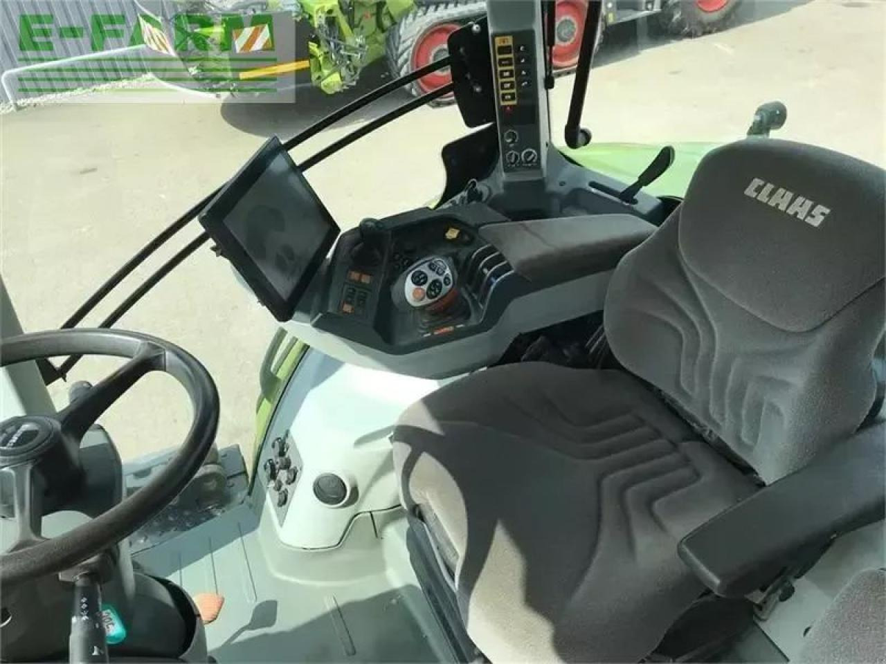 Farm tractor CLAAS axion 810