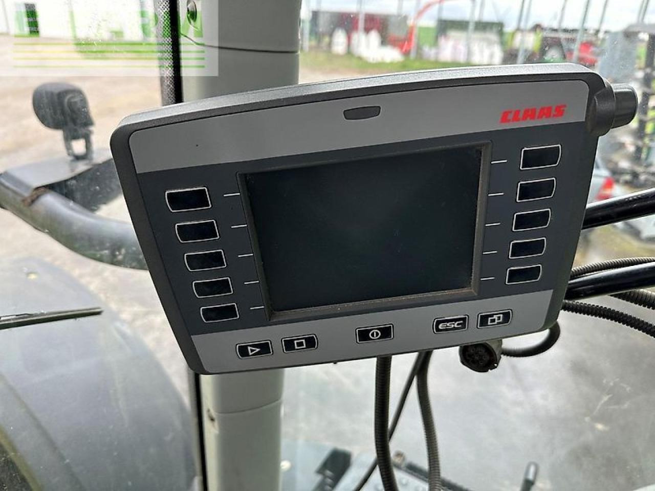 Farm tractor CLAAS axion 810