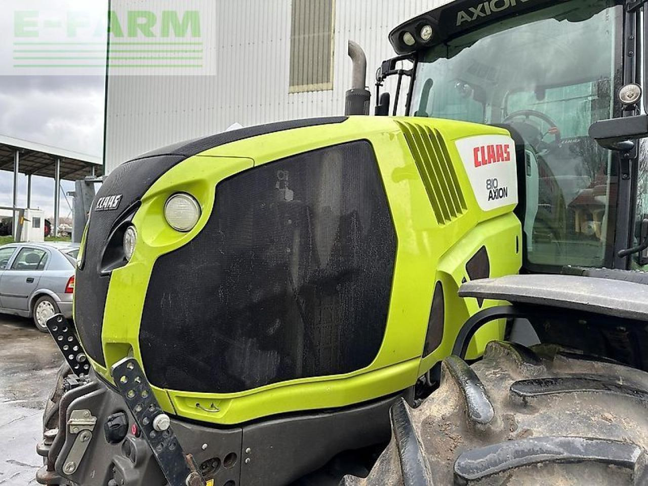 Farm tractor CLAAS axion 810