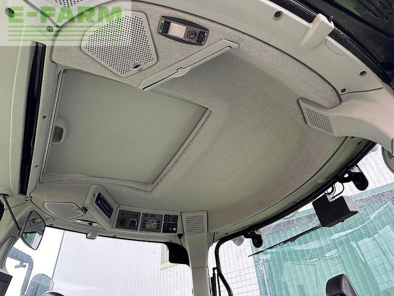 Farm tractor CLAAS axion 810