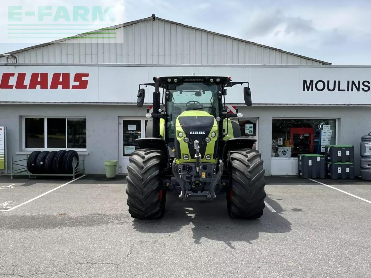 Farm tractor CLAAS axion 810