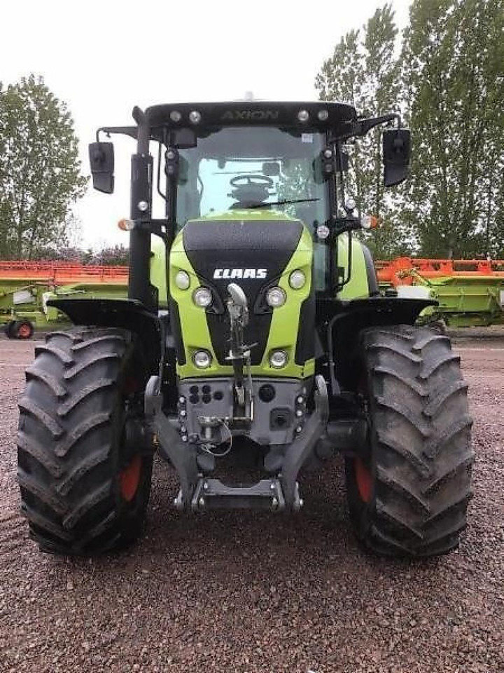 Farm tractor CLAAS axion 810