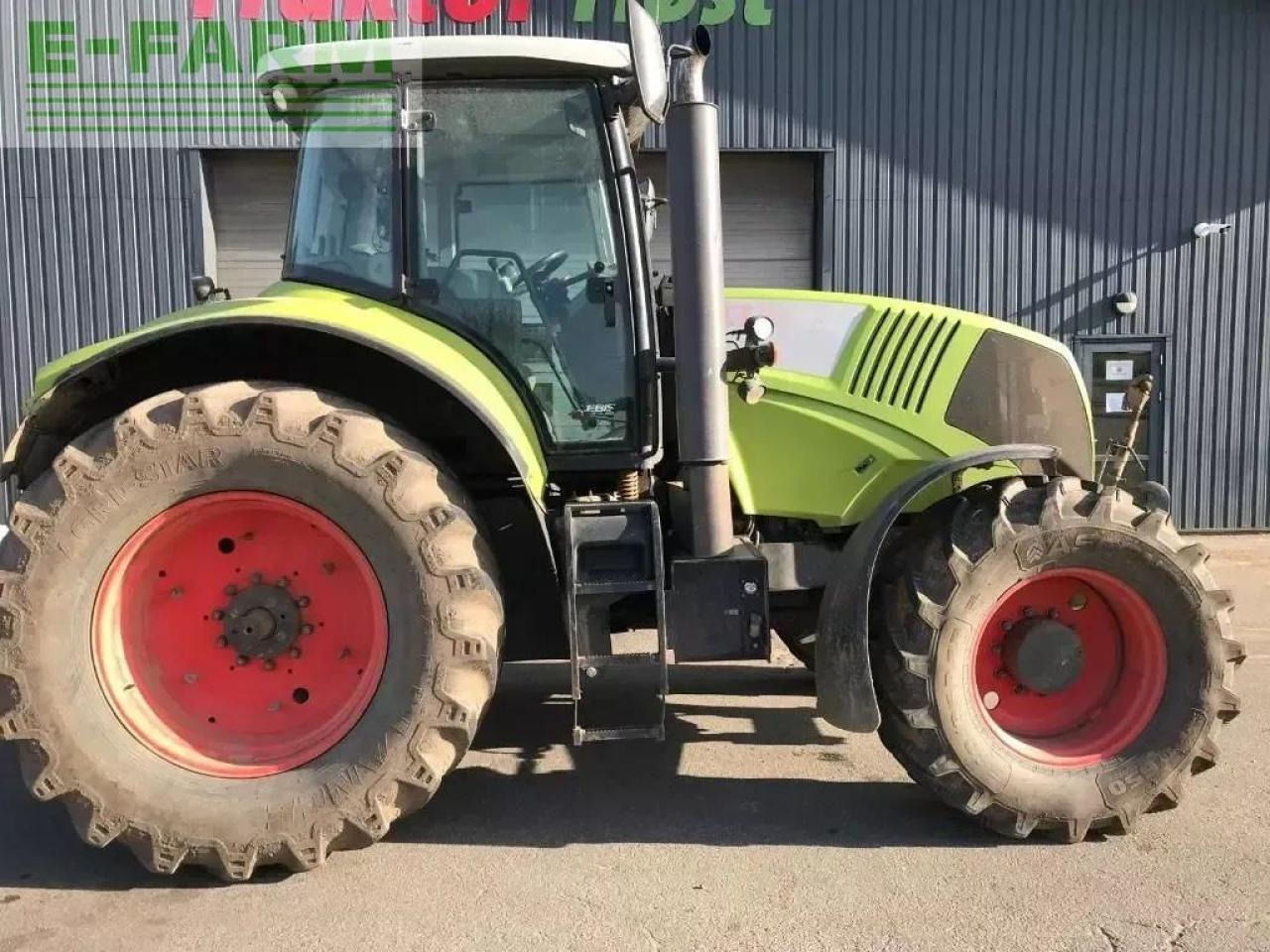 Farm tractor CLAAS axion 810
