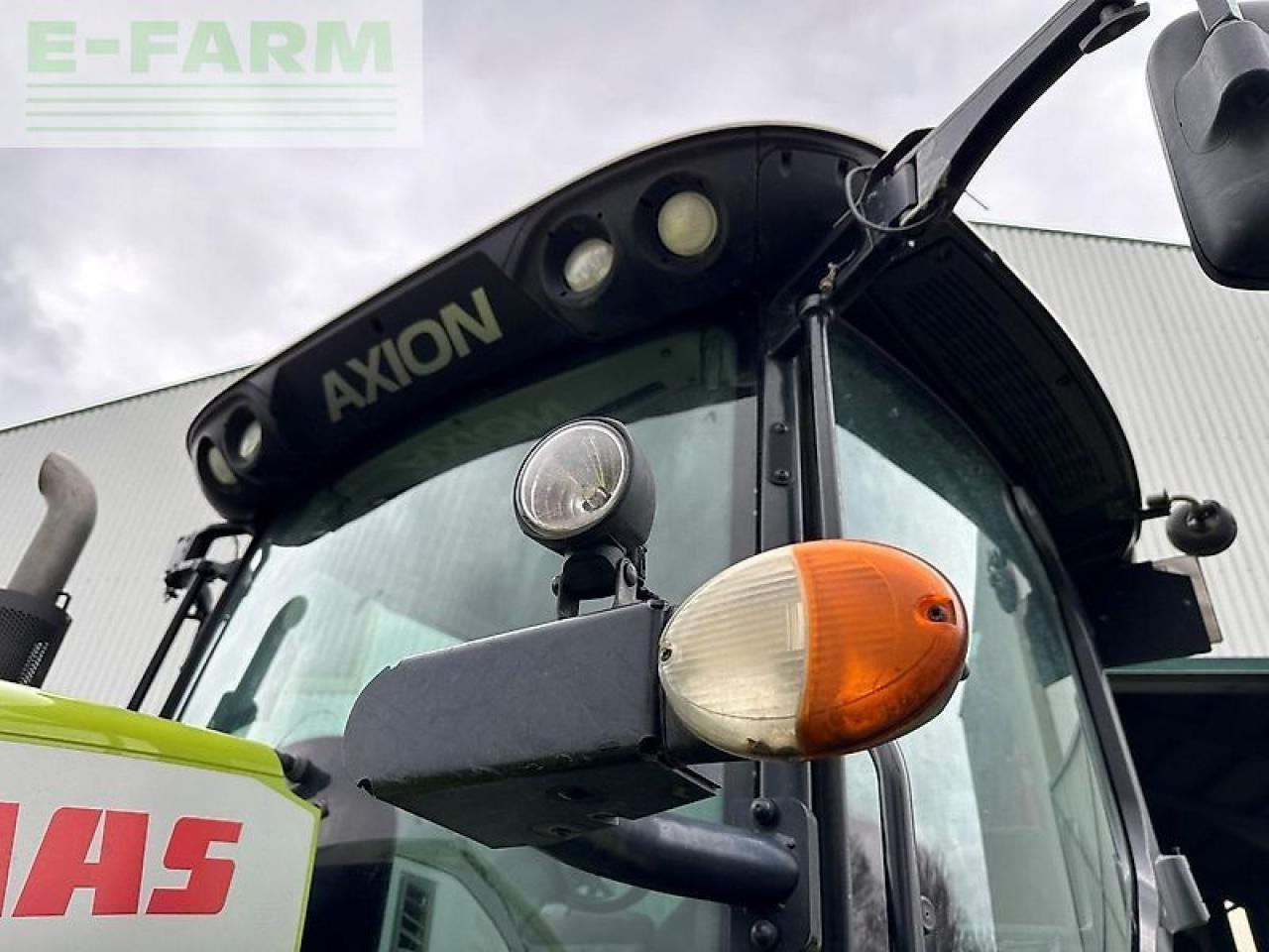 Farm tractor CLAAS axion 810