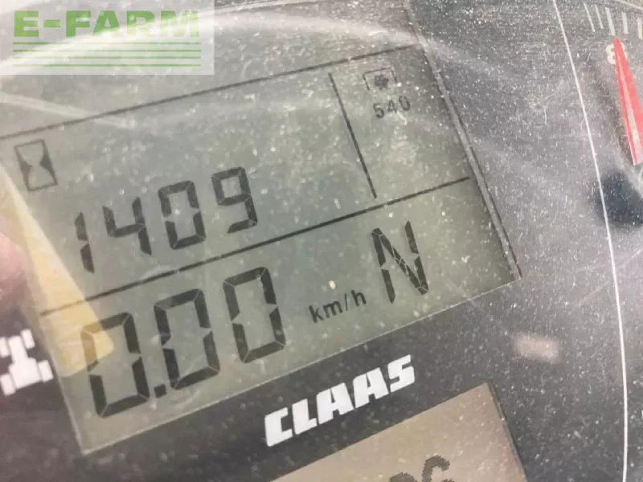 Farm tractor CLAAS axion 810