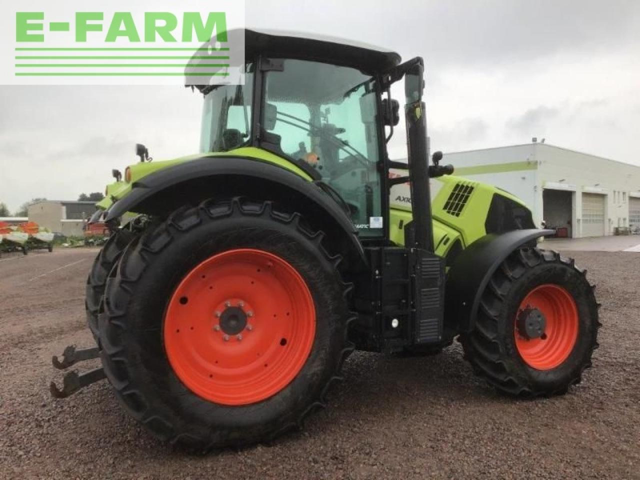 Farm tractor CLAAS axion 810