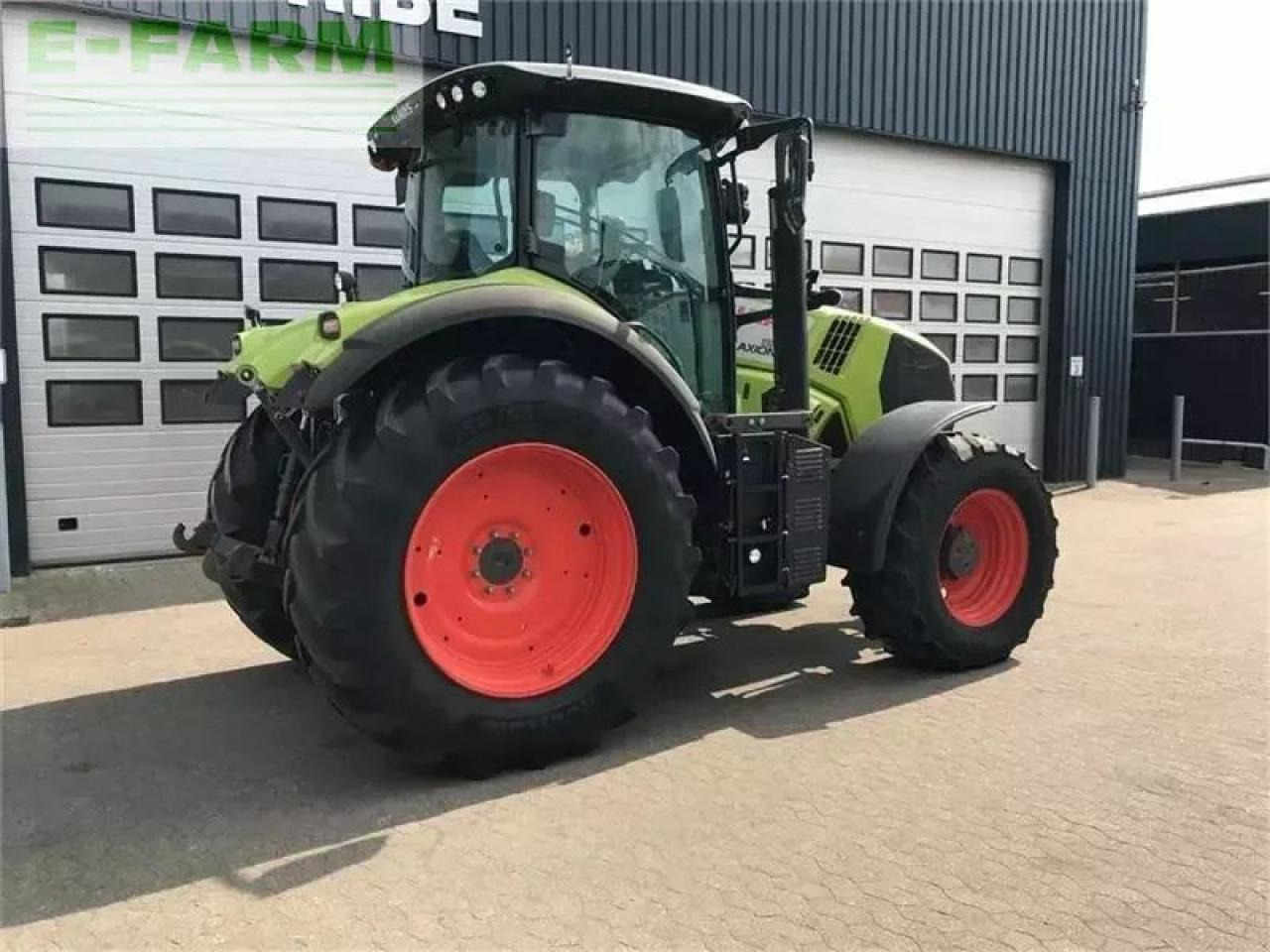 Farm tractor CLAAS axion 810