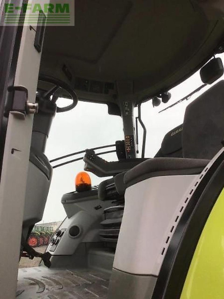 Farm tractor CLAAS axion 810