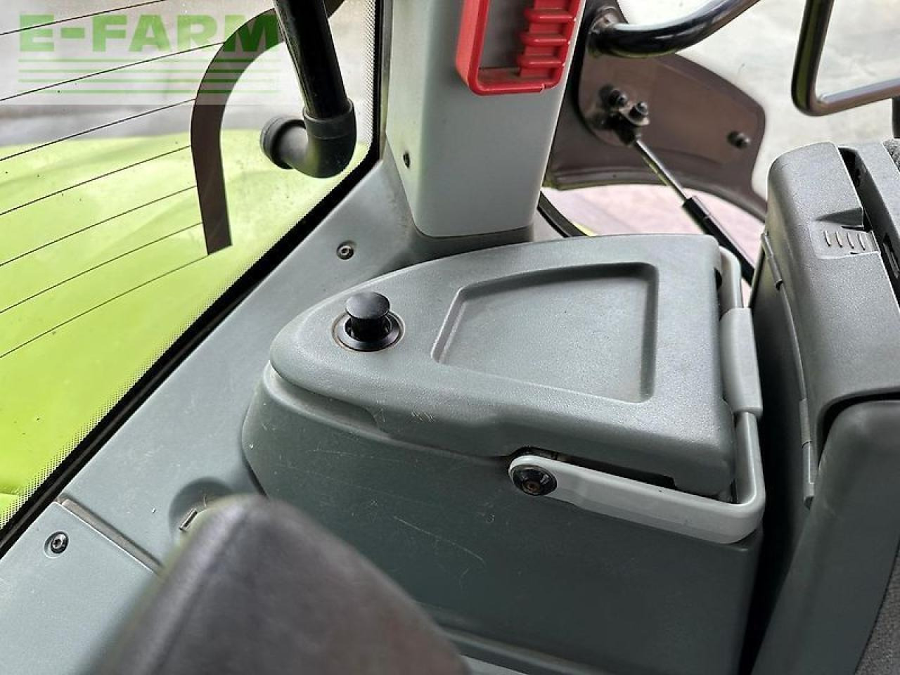 Farm tractor CLAAS axion 810