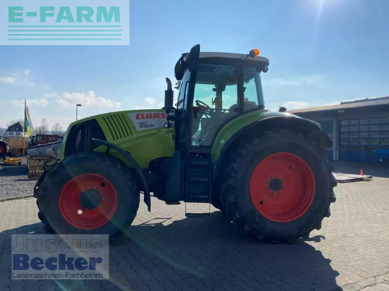 Farm tractor CLAAS axion 810