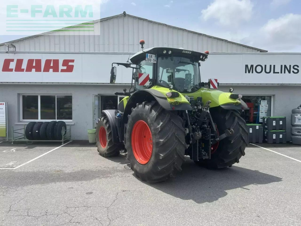 Farm tractor CLAAS axion 810