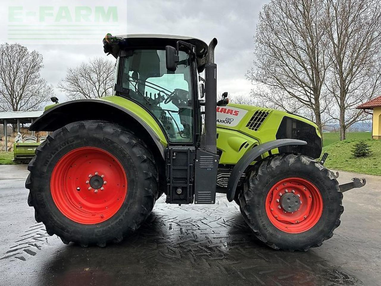 Farm tractor CLAAS axion 810