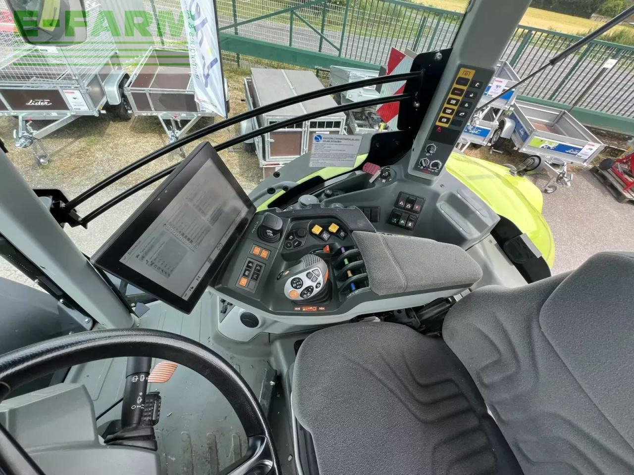 Farm tractor CLAAS axion 810