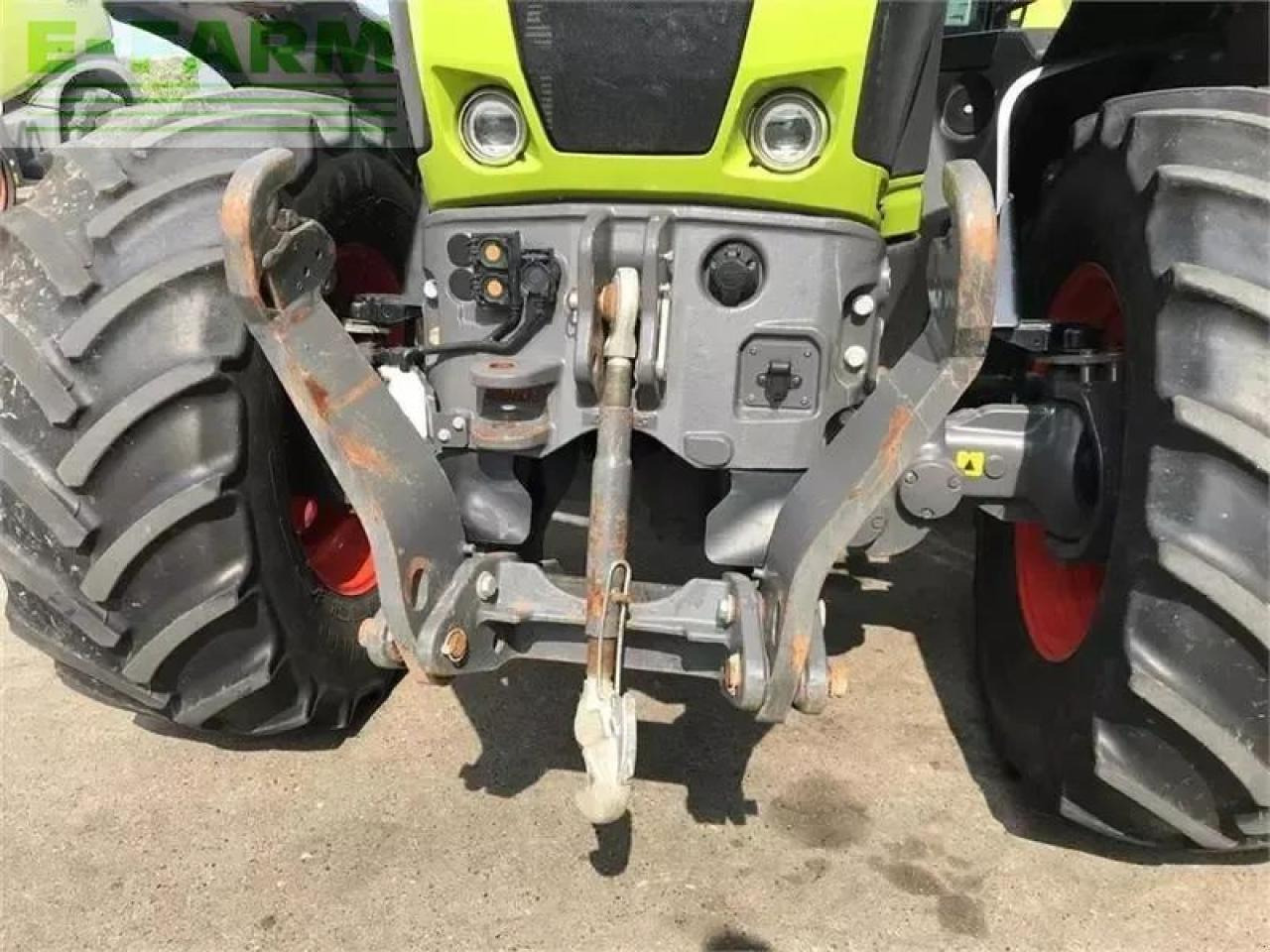 Farm tractor CLAAS axion 810
