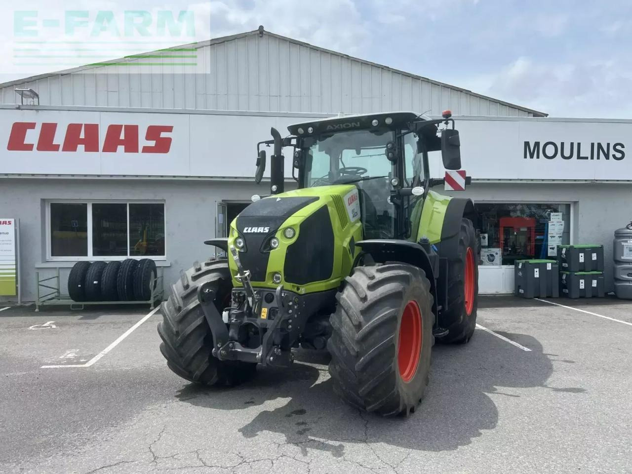 Farm tractor CLAAS axion 810