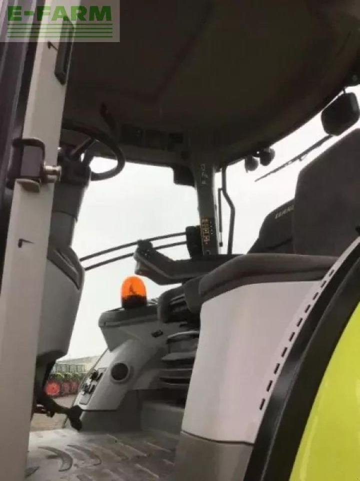 Farm tractor CLAAS axion 810