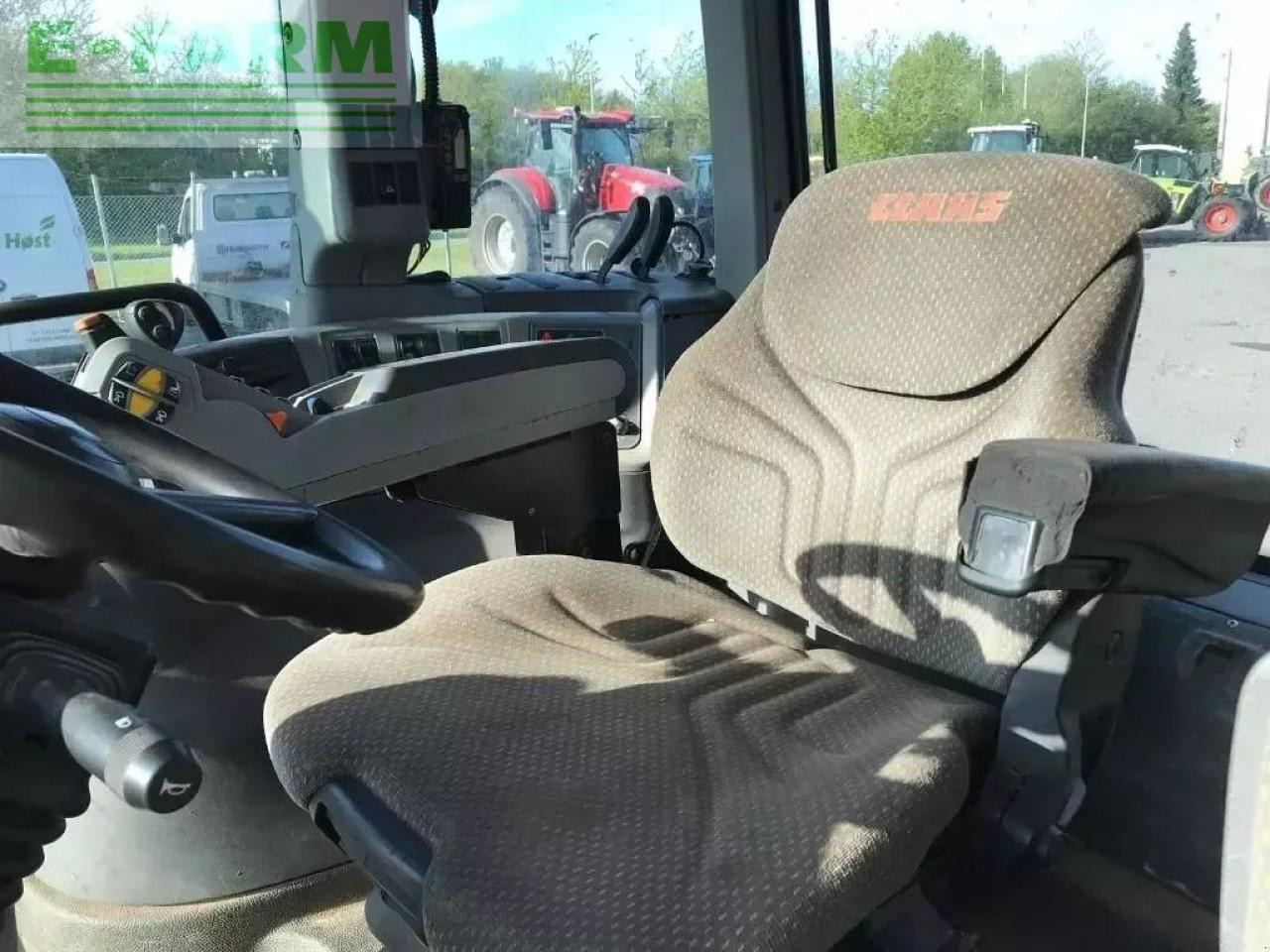 Farm tractor CLAAS axion 810