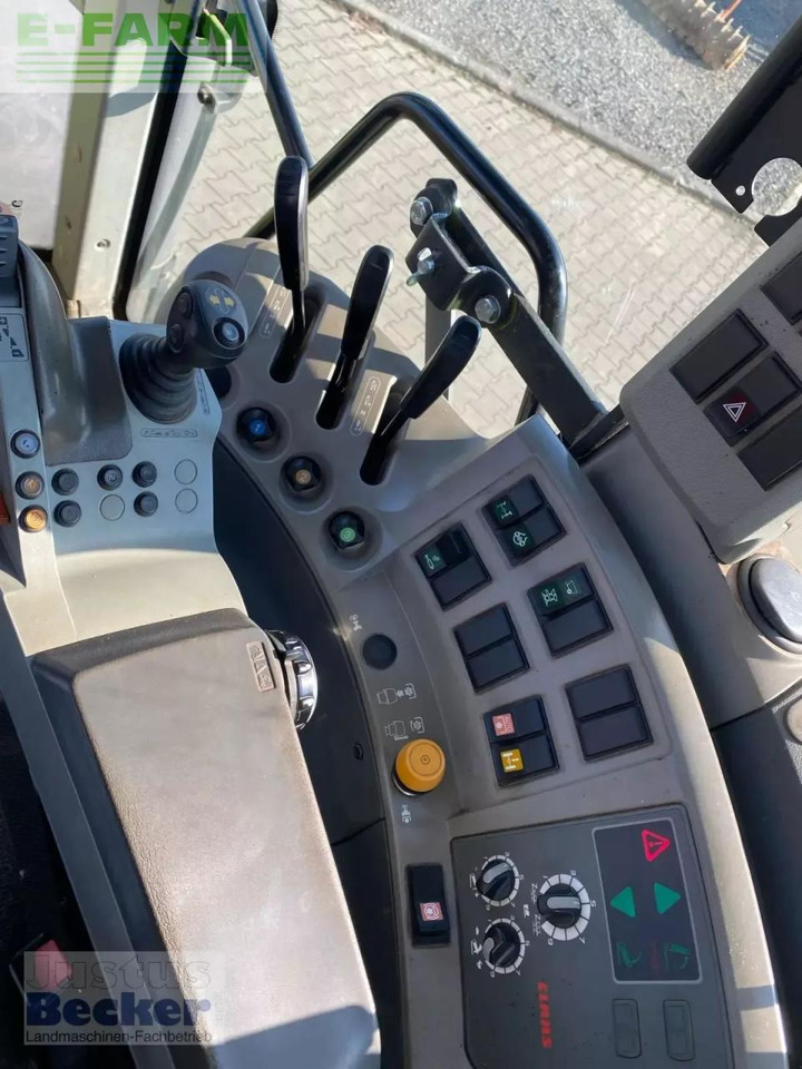 Farm tractor CLAAS axion 810