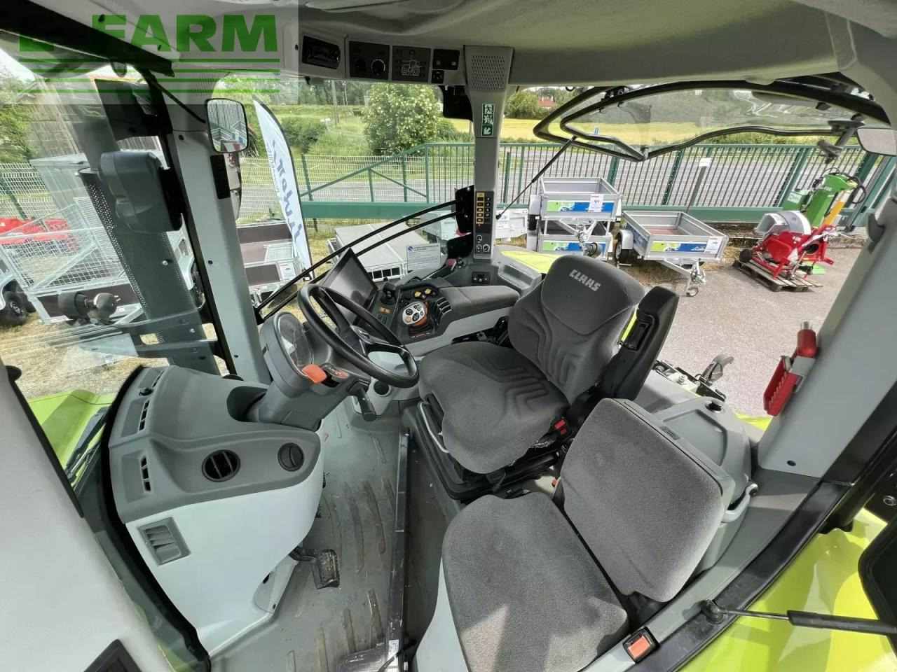 Farm tractor CLAAS axion 810