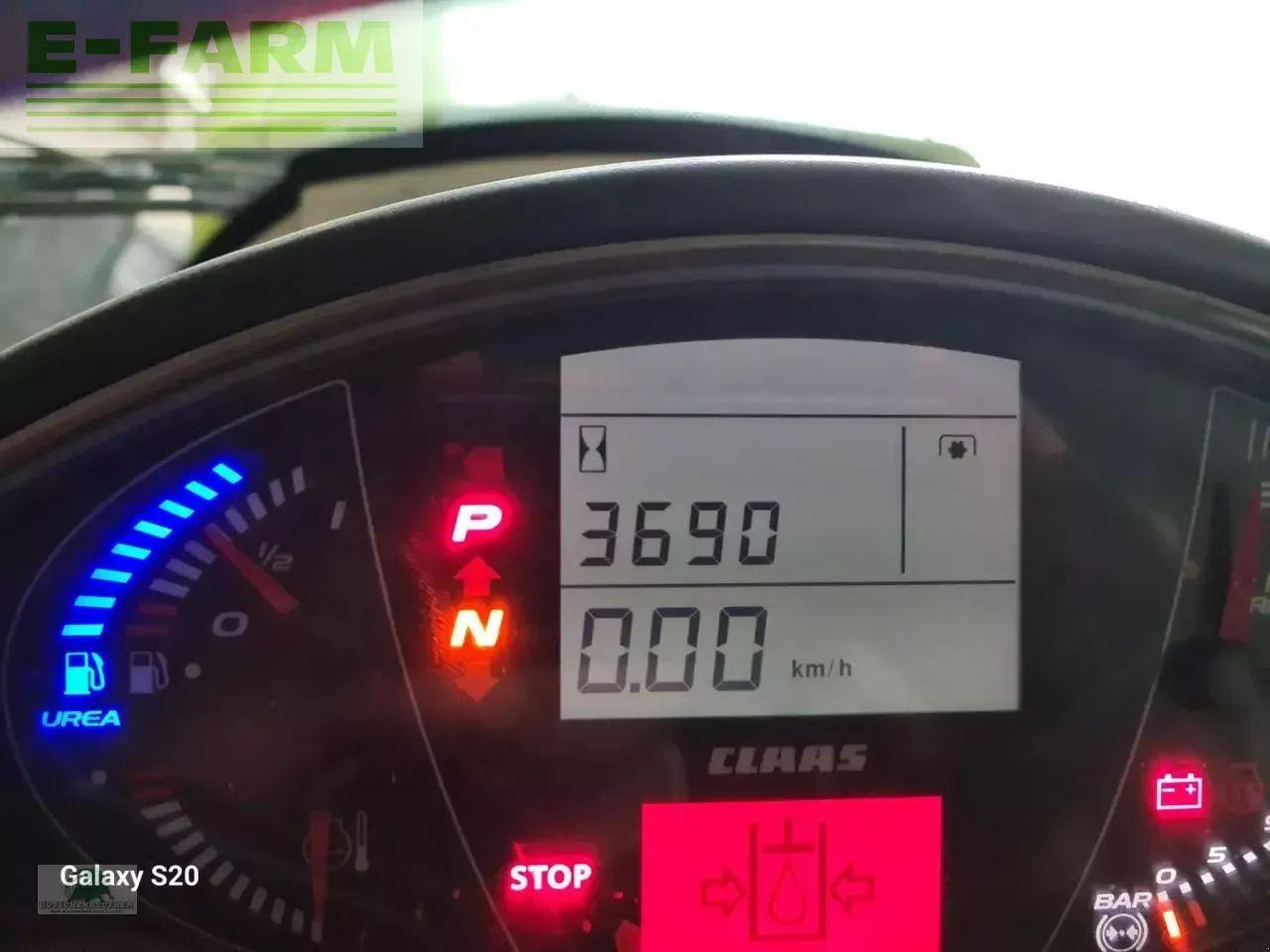 Farm tractor CLAAS axion 810