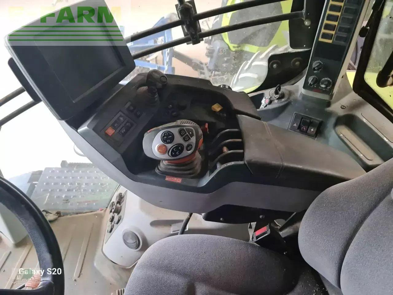 Farm tractor CLAAS axion 810