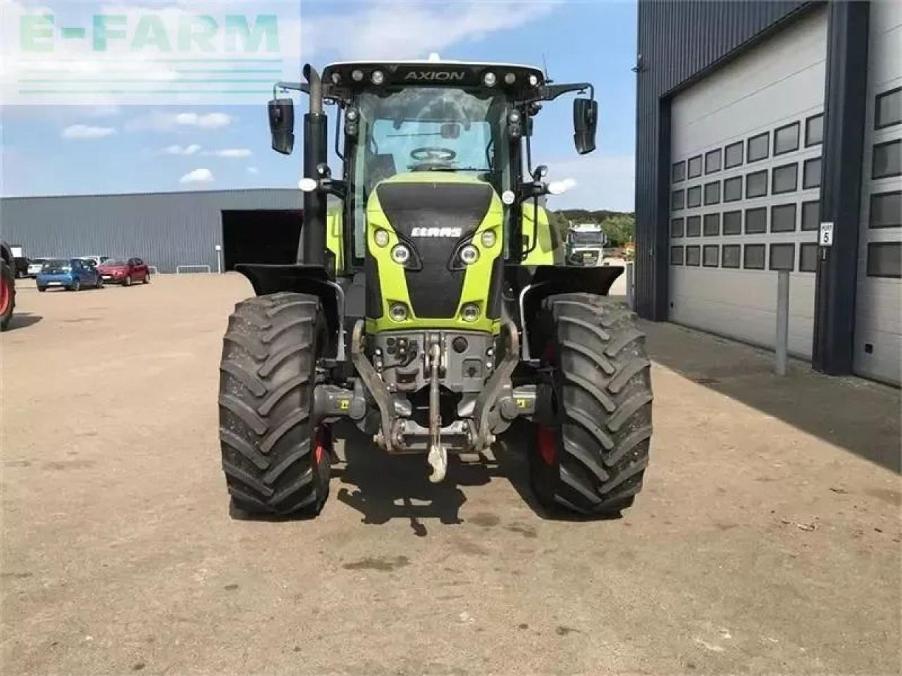 Farm tractor CLAAS axion 810