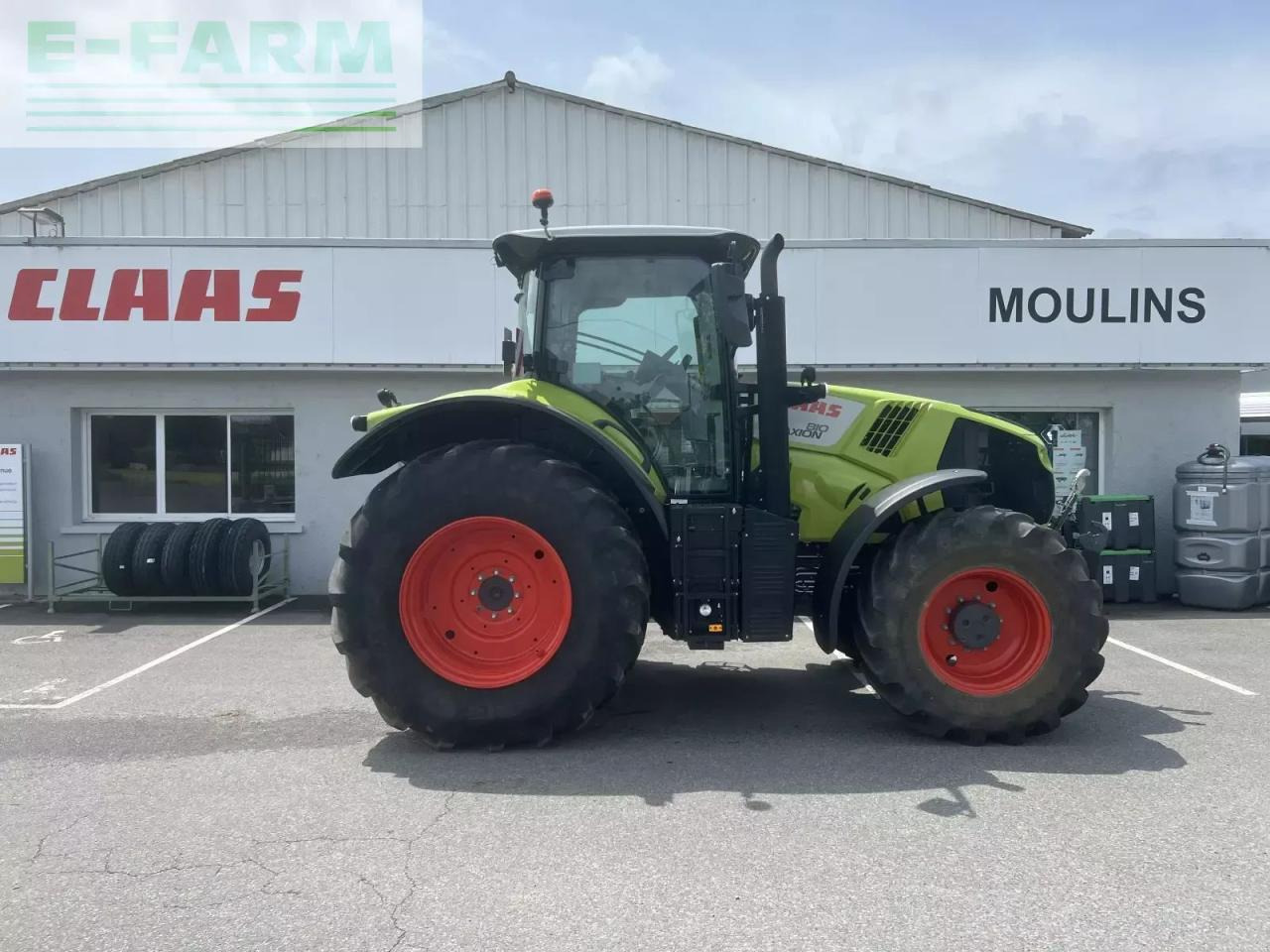 Farm tractor CLAAS axion 810