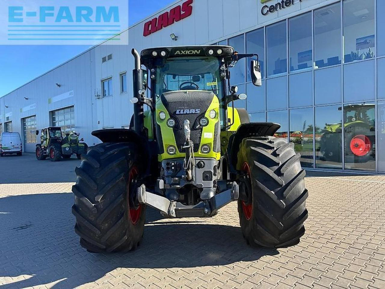 Farm tractor CLAAS axion 810