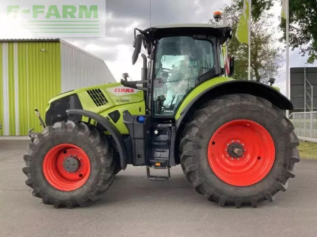 Farm tractor CLAAS axion 810