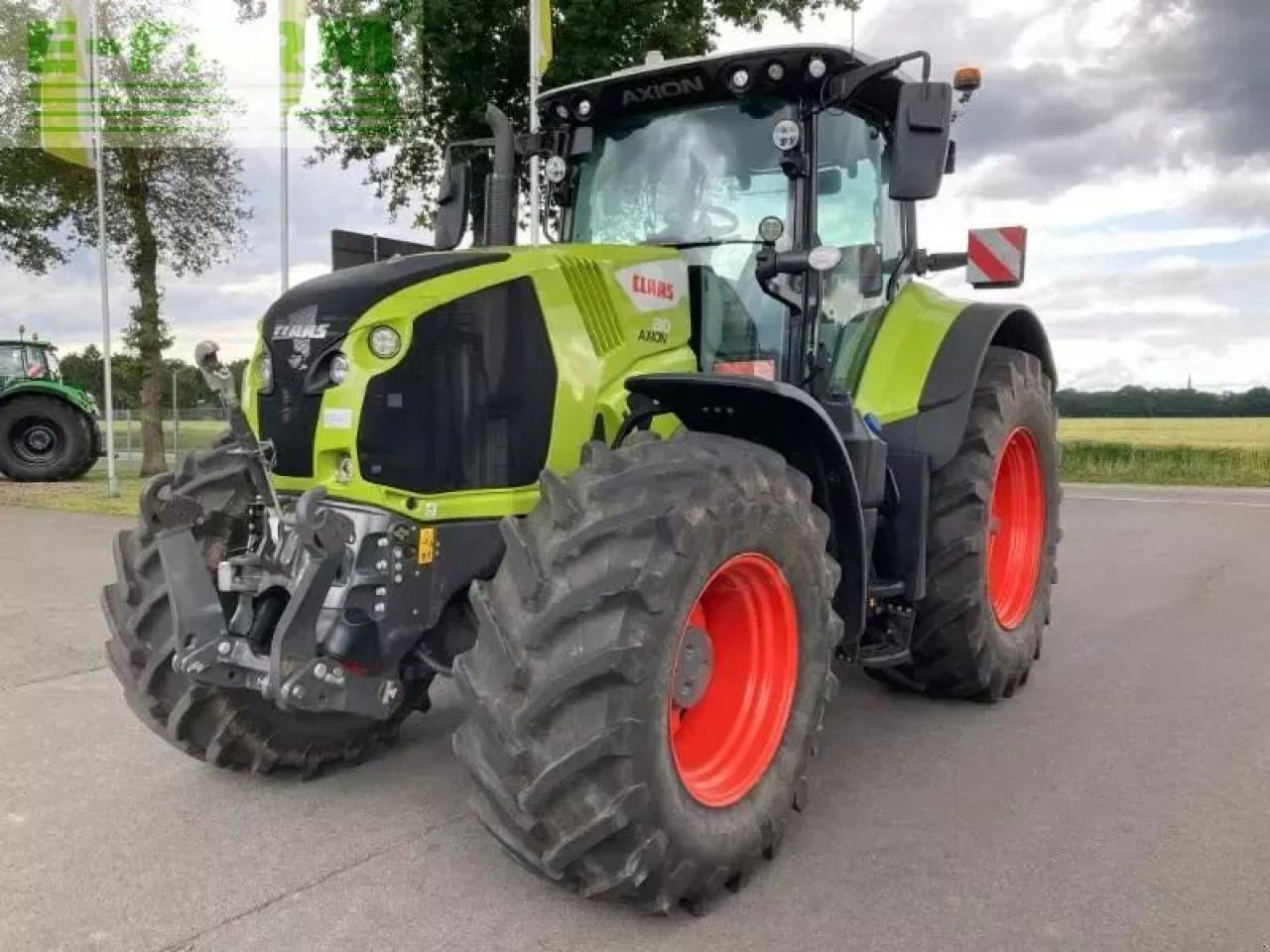 Farm tractor CLAAS axion 810