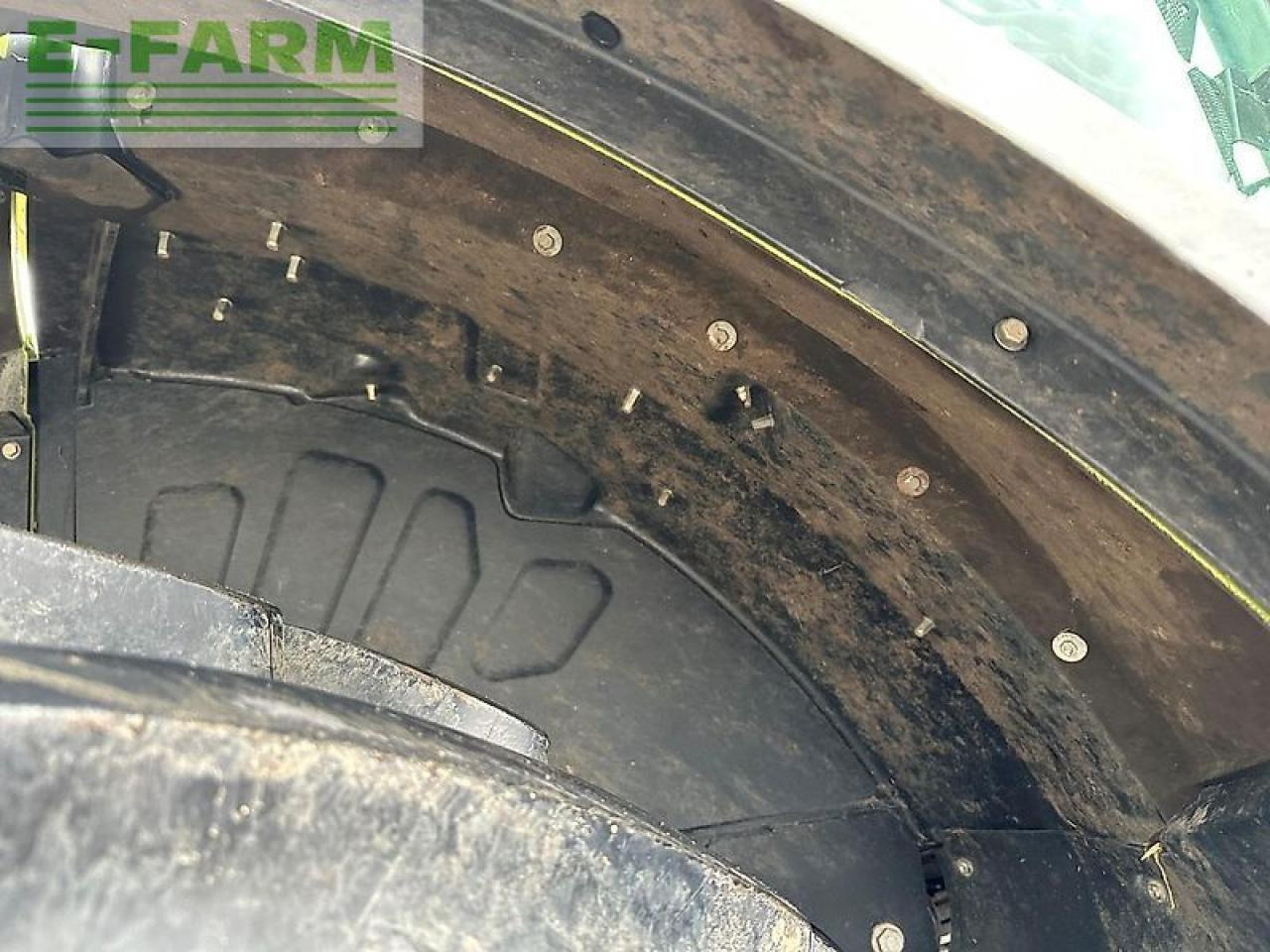 Farm tractor CLAAS axion 810