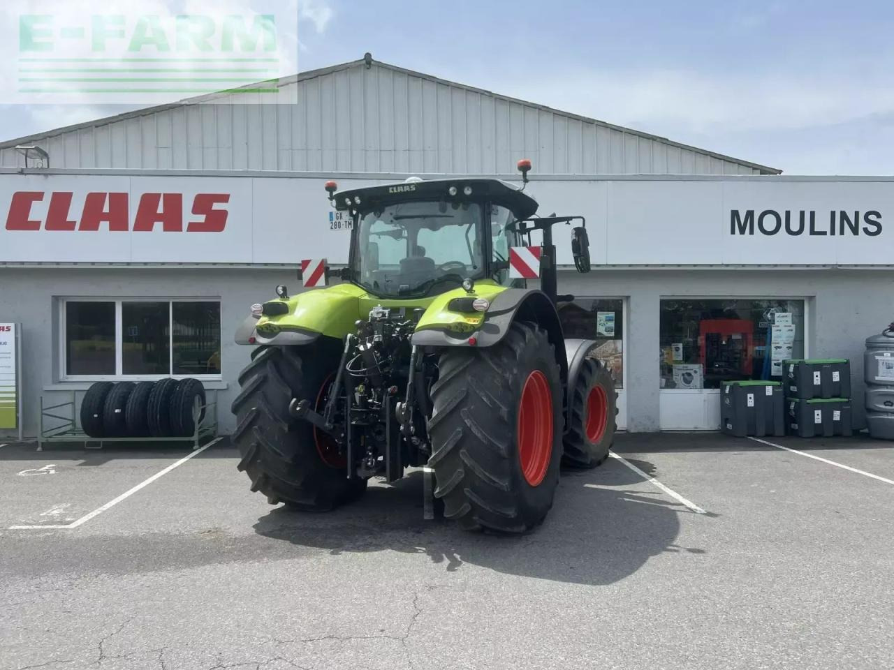 Farm tractor CLAAS axion 810