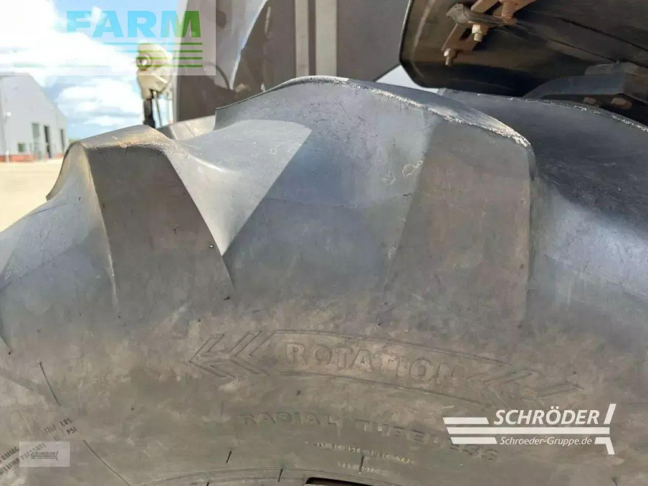 Farm tractor CLAAS axion 810 cis